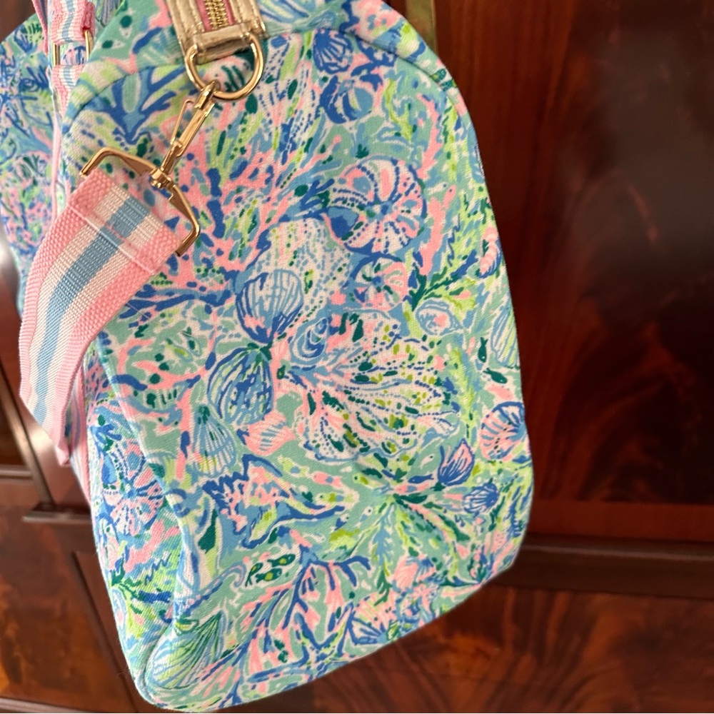 NWT Lilly Pulitzer Weekender Duffel Bag Soleil It On Me - Picture 10 of 16